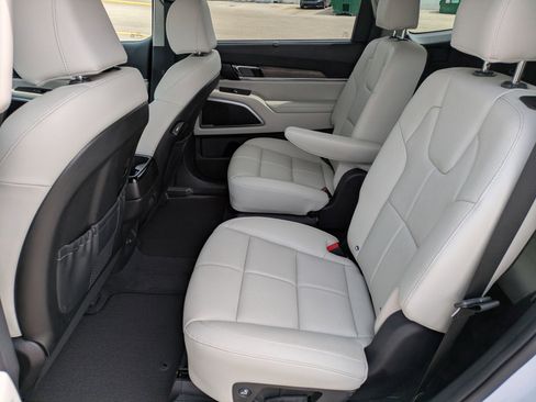 Certified 2022 Kia Telluride EX w/ EX Premium Package image 12