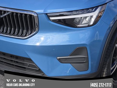 Certified 2025 Volvo XC40 B5 Core image 8