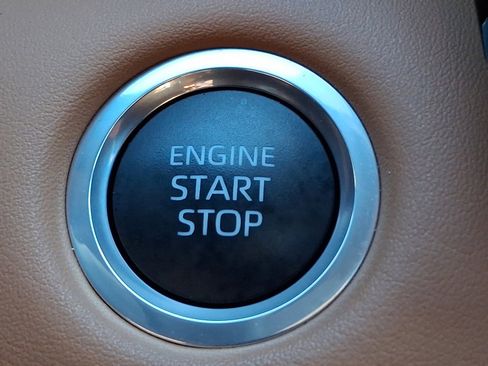 Used 2024 Toyota Highlander Platinum image 29