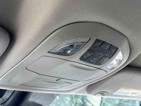 Used 2021 Chrysler Pacifica Touring-L FWD image 26