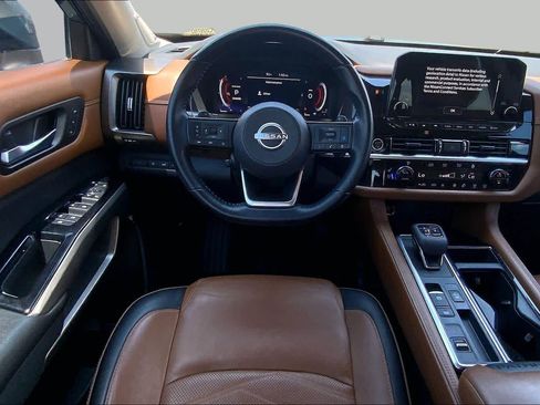 Used 2023 Nissan Pathfinder Platinum FWD image 6