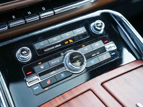 Used 2024 Lincoln Navigator Reserve image 39