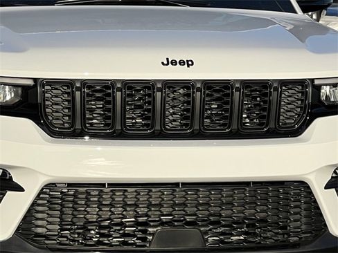 New 2025 Jeep Grand Cherokee Limited w/ Black Appearance Package image 46
