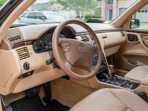 Used 2001 Mercedes-Benz E 320 4MATIC Sedan image 18