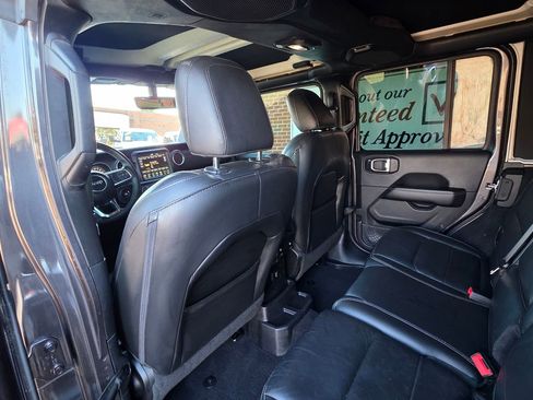 Used 2018 Jeep Wrangler Unlimited Sahara image 11