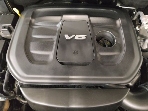 Used 2018 Jeep Grand Cherokee Laredo image 30