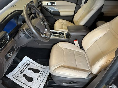 Used 2020 Ford Explorer Platinum w/ Premium Technology Package image 20