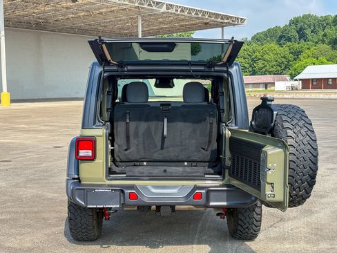 Used 2025 Jeep Wrangler Sport AWD/4WD image 38