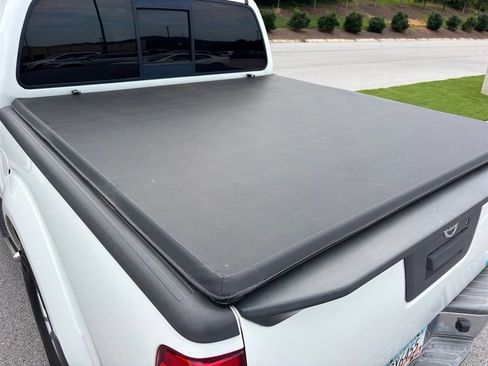 Used 2017 Nissan Frontier SV RWD image 6