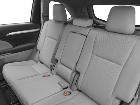 Used 2017 Toyota Highlander Plus AWD/4WD image 16