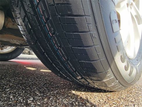 Used 2019 Chevrolet Equinox LS w/ LS Convenience Package image 18