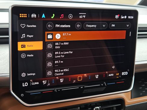 Used 2025 Volkswagen ID. Buzz Pro S Plus w/ Cupholders Package AWD/4WD image 18