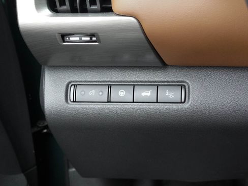 Used 2024 Nissan Pathfinder Platinum AWD/4WD image 17