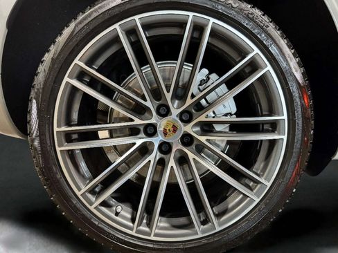 Used 2020 Porsche Macan Turbo image 30