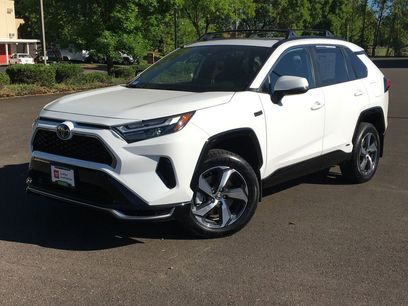 Used 2024 Toyota RAV4 SE w/ Weather & Moonroof Package