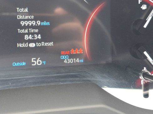 Used 2024 Toyota RAV4 LE AWD/4WD image 26