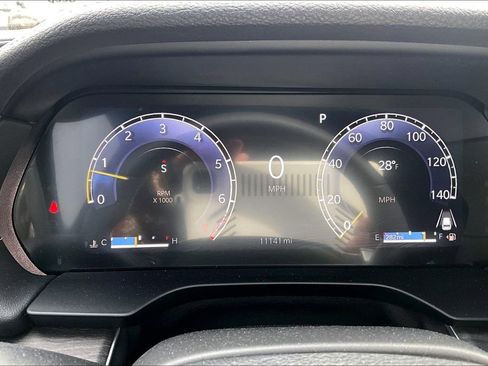 Used 2024 Jeep Grand Cherokee Limited w/ Black Appearance Package image 29