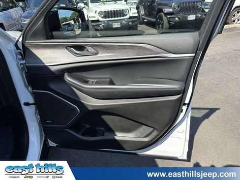 Used 2023 Jeep Grand Cherokee 4WD 4xe image 28