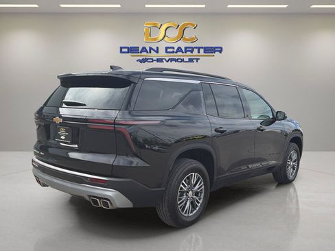 Used 2025 Chevrolet Traverse LT AWD/4WD image 5