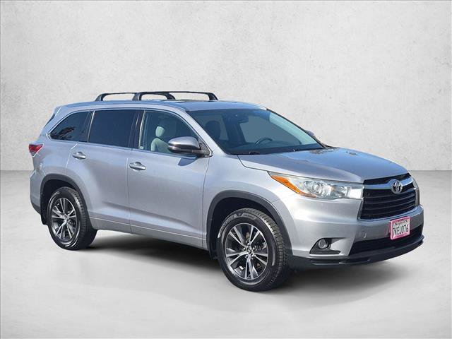 Used 2016 Toyota Highlander XLE AWD/4WD image 3