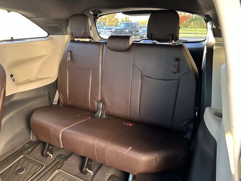 Certified 2024 Toyota Sienna Platinum image 24