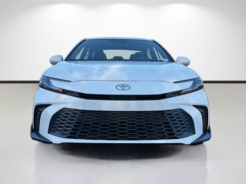 Used 2025 Toyota Camry SE image 8
