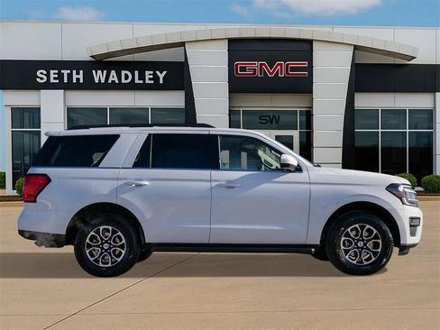 Used 2024 Ford Expedition XLT image 8