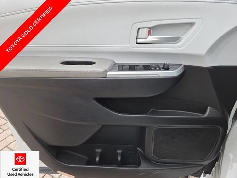 Certified 2025 Toyota Sienna XLE FWD image 28
