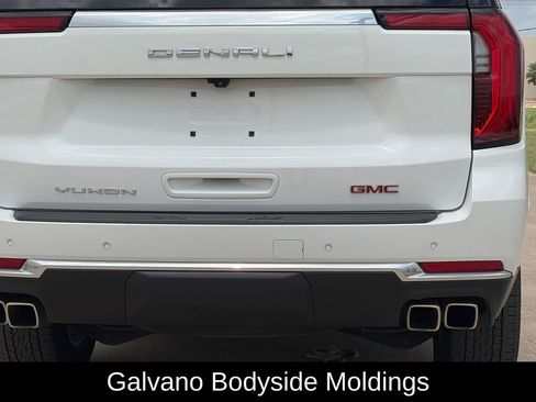 Used 2025 GMC Yukon Denali RWD image 8