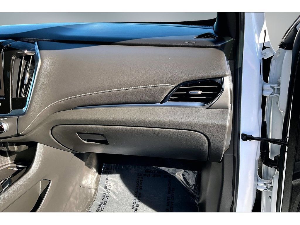 Used 2023 Chevrolet Traverse LT FWD image 23