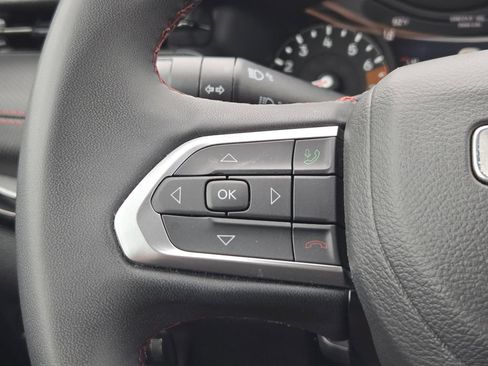 Used 2025 Jeep Compass Trailhawk AWD/4WD image 23