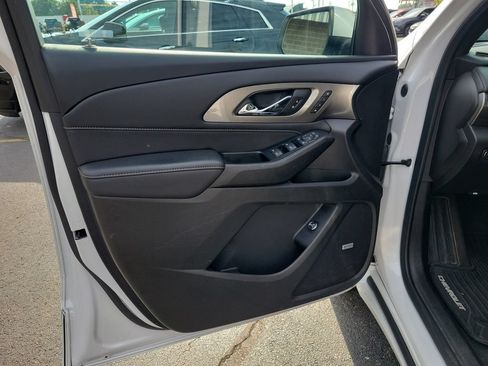 Used 2023 Chevrolet Traverse Premier FWD image 24