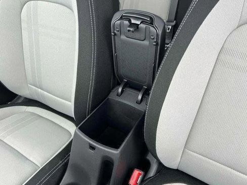 New 2025 Hyundai Venue SEL FWD image 18