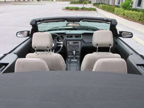 Used 2014 Ford Mustang Convertible RWD image 17