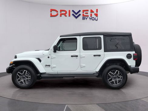 Certified 2026 Jeep Wrangler Unlimited Sahara AWD/4WD image 2