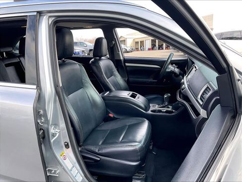 Used 2015 Toyota Highlander XLE image 10