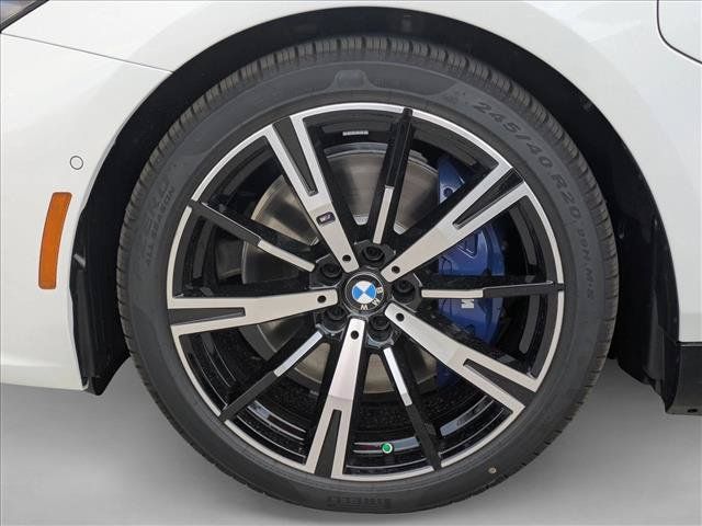 Used 2027 BMW 550e xDrive w/ Executive Package AWD/4WD image 10