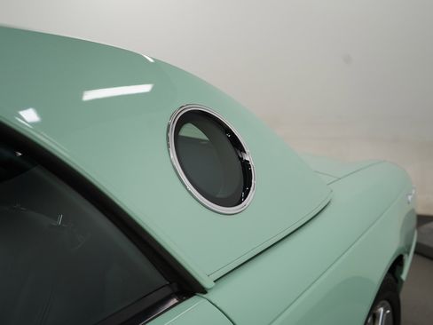 Used 2004 Ford Thunderbird image 26