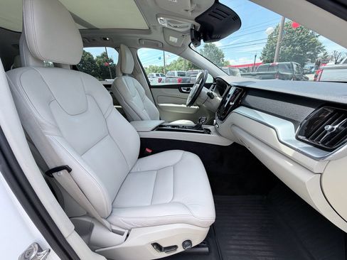 Used 2018 Volvo XC60 T6 Momentum w/ Convenience Package AWD/4WD image 24