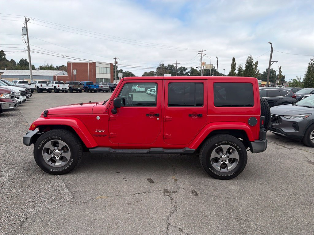 Used 2016 Jeep Wrangler Unlimited Sahara w/ Connectivity Group AWD/4WD image 3