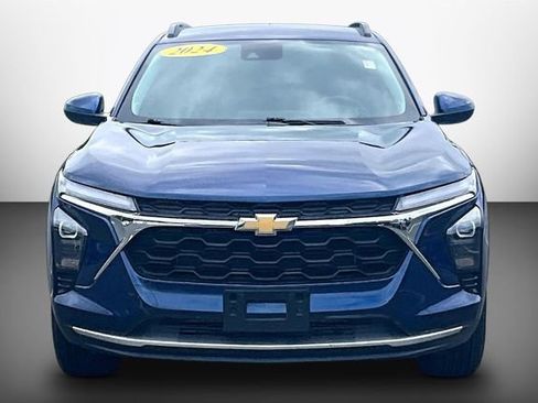Used 2024 Chevrolet Trax LT w/ Driver Confidence Package FWD image 3