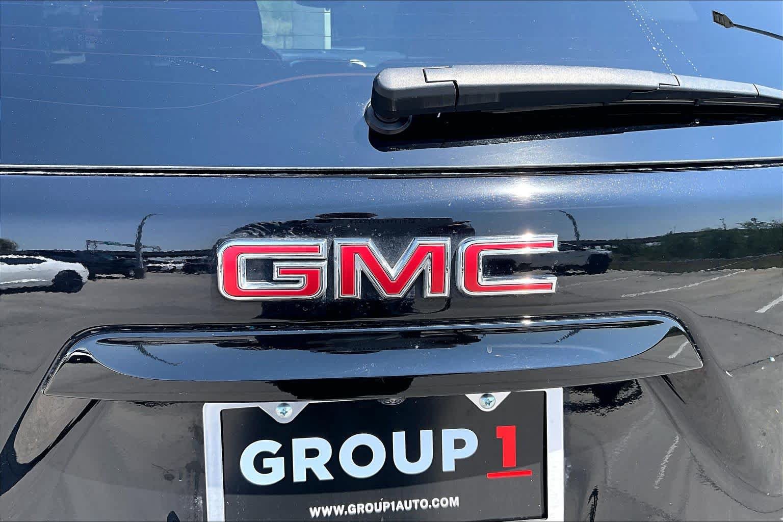 Used 2024 GMC Terrain SLE w/ Driver Convenience Package FWD image 10