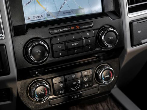 Used 2017 Ford F250 Lariat w/ FX4 Off-Road Package image 31