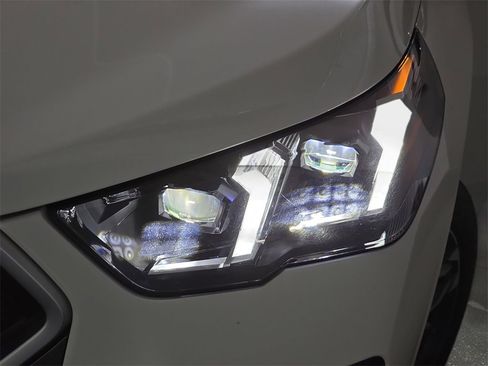 Used 2025 BMW X2 xDrive28i w/ M Sport Package image 32