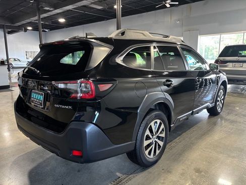 Used 2023 Subaru Outback Premium AWD/4WD image 5
