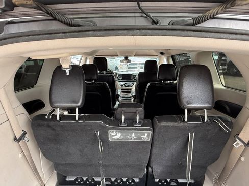 Used 2017 Chrysler Pacifica Touring-L image 19