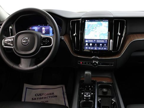 Used 2024 Volvo XC60 B5 Plus w/ Protection Package Premier AWD/4WD image 9