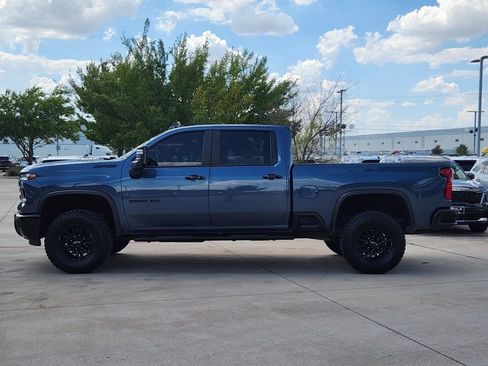 Used 2024 Chevrolet Silverado 2500 ZR2 w/ Technology Package AWD/4WD image 12