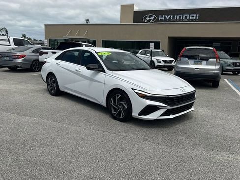 Certified 2025 Hyundai Elantra Sport image 4