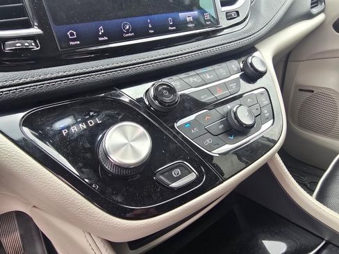 Used 2022 Chrysler Pacifica Limited image 23